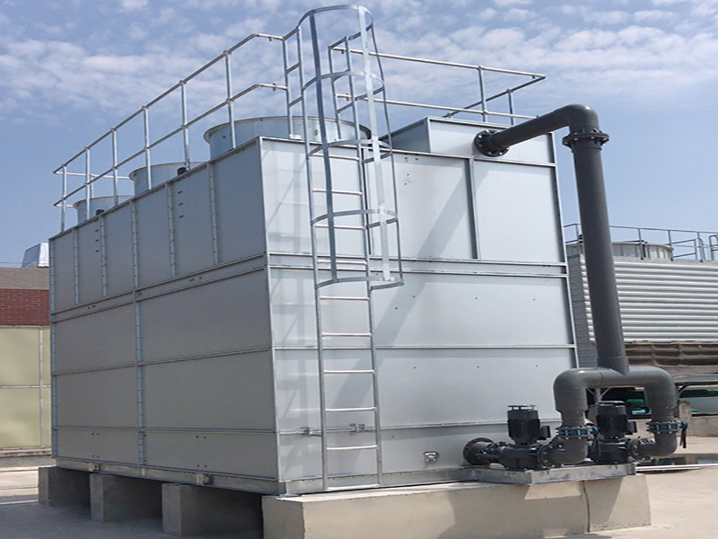 Compound flow closed cooling tower